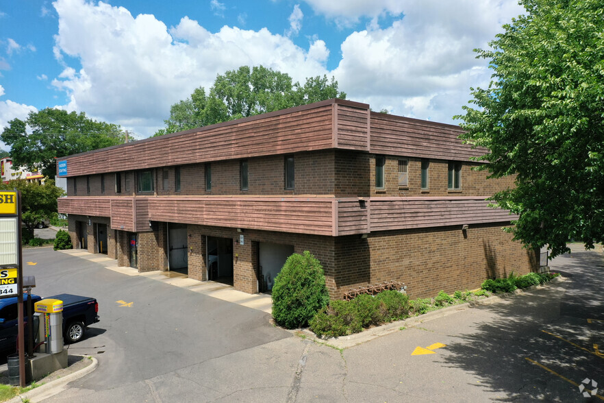 1315 W Larpenteur Ave W, Roseville, MN for rent - Building Photo - Image 2 of 2