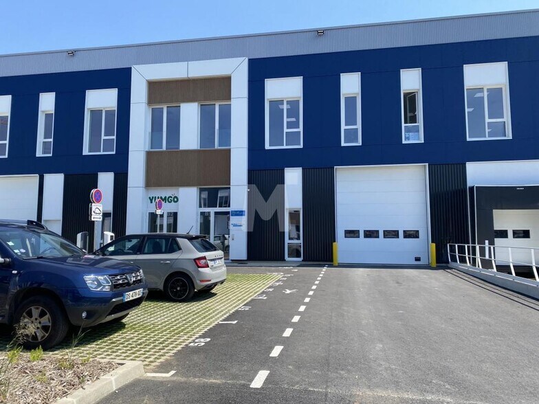 Light Industrial in Moissy-Cramayel to rent - Building Photo - Image 2 of 19