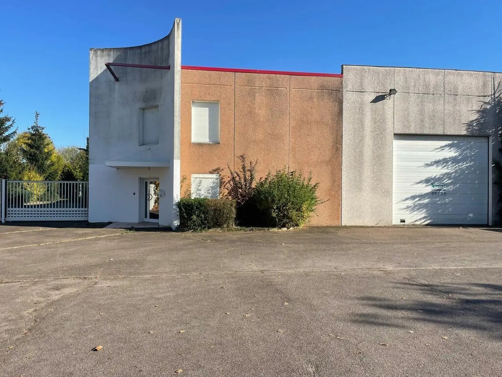 Location Local d'activités 1 200 m² - Photo 1