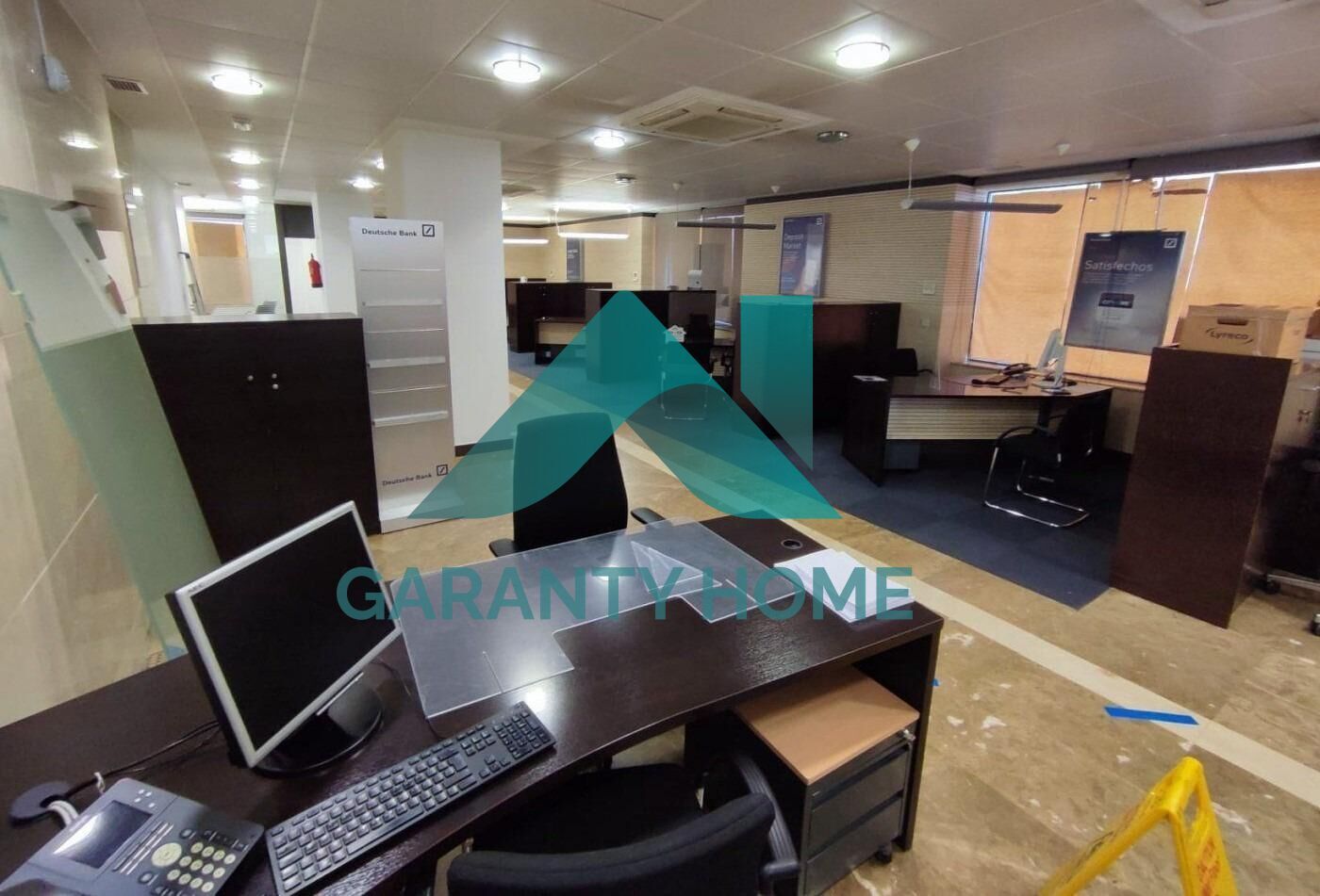 Retail in Cáceres, Cáceres to rent Interior Photo- Image 1 of 10