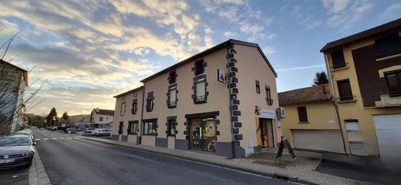 Retail in Pontaumur for sale Building Photo- Image 1 of 5