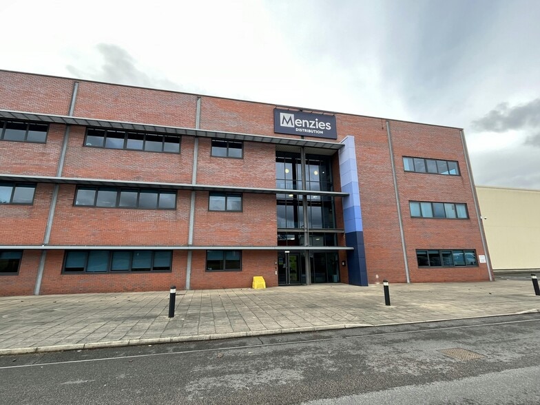 Tuscany Way, Normanton to rent - Building Photo - Image 2 of 3