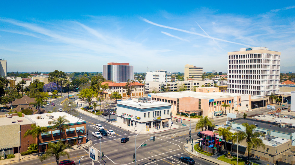 700 N Main St, Santa Ana, CA for rent - Building Photo - Image 1 of 4