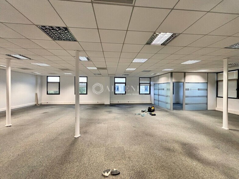 Light Industrial in Créteil to rent - Interior Photo - Image 2 of 11
