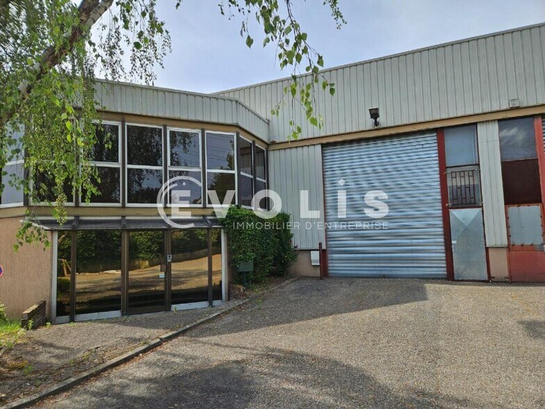 Light Industrial in Palaiseau to rent - Building Photo - Image 1 of 11