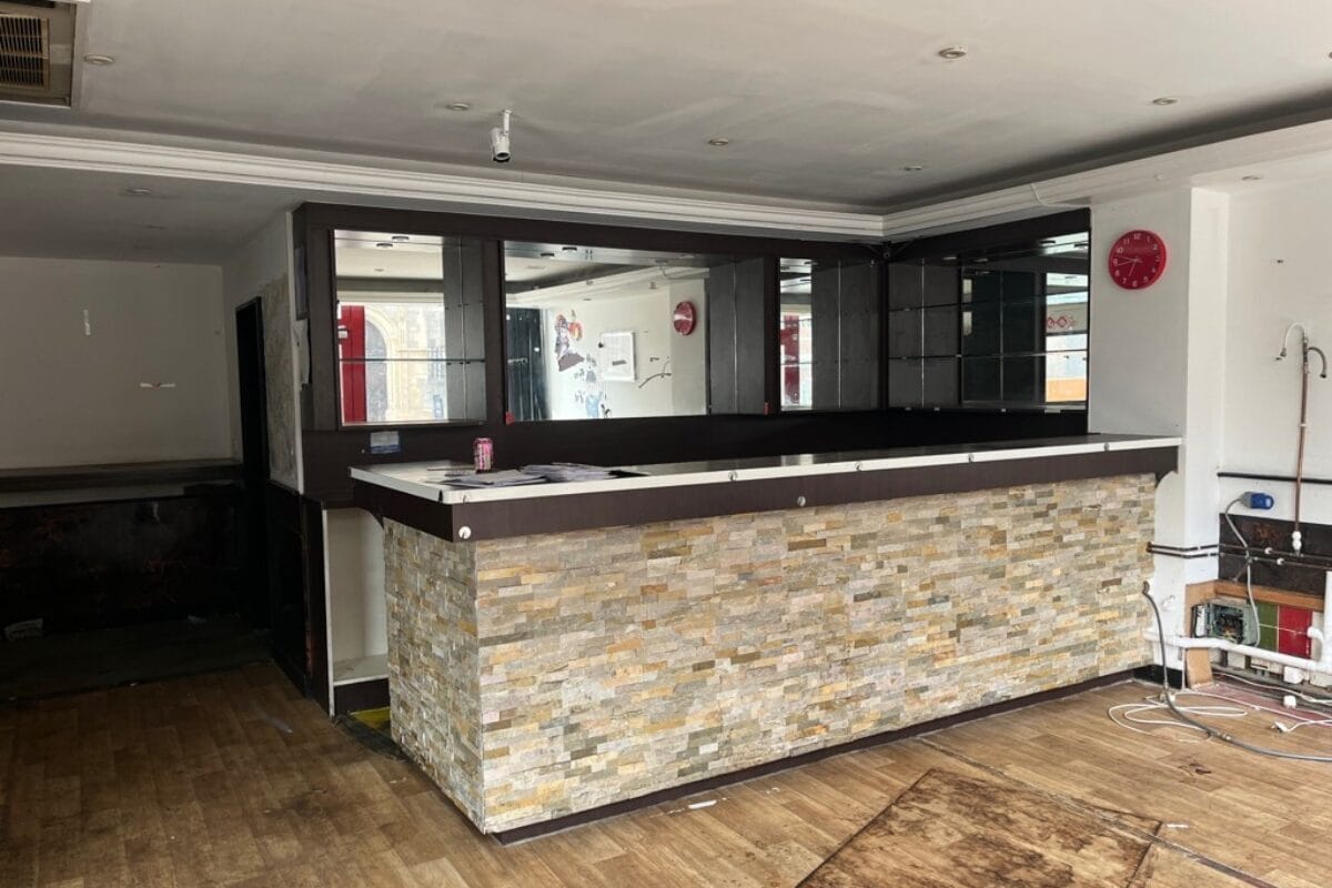 76-79 South St, Exeter to rent Interior Photo- Image 1 of 4