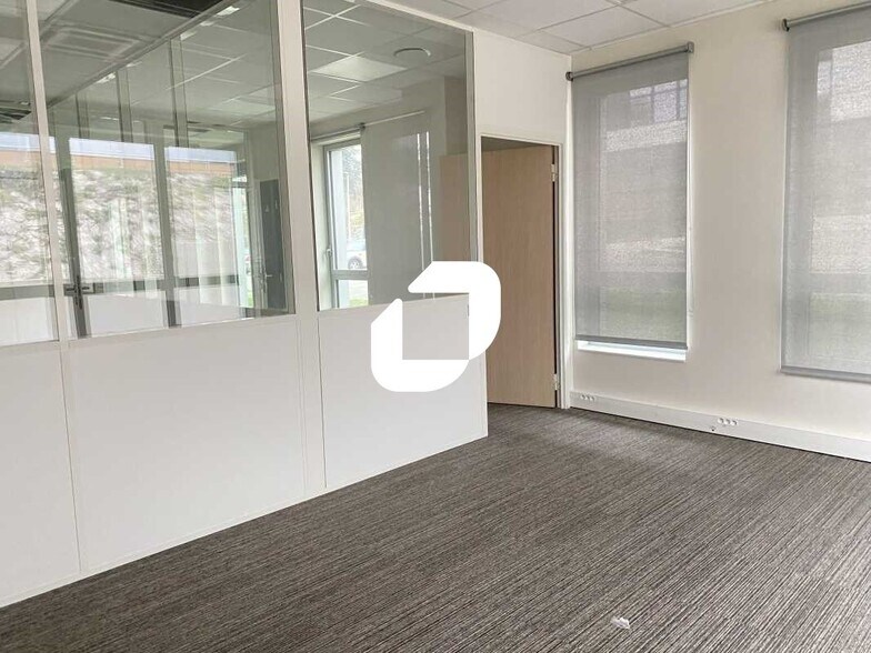 Office in Dardilly to rent - Building Photo - Image 2 of 13
