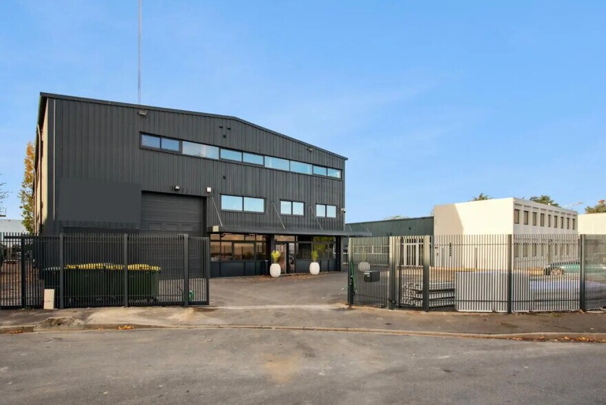 Light Industrial in Brétigny-sur-Orge for sale - Primary Photo - Image 2 of 14