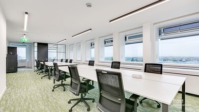 389 Chiswick High Rd, London to rent Interior Photo- Image 2 of 2