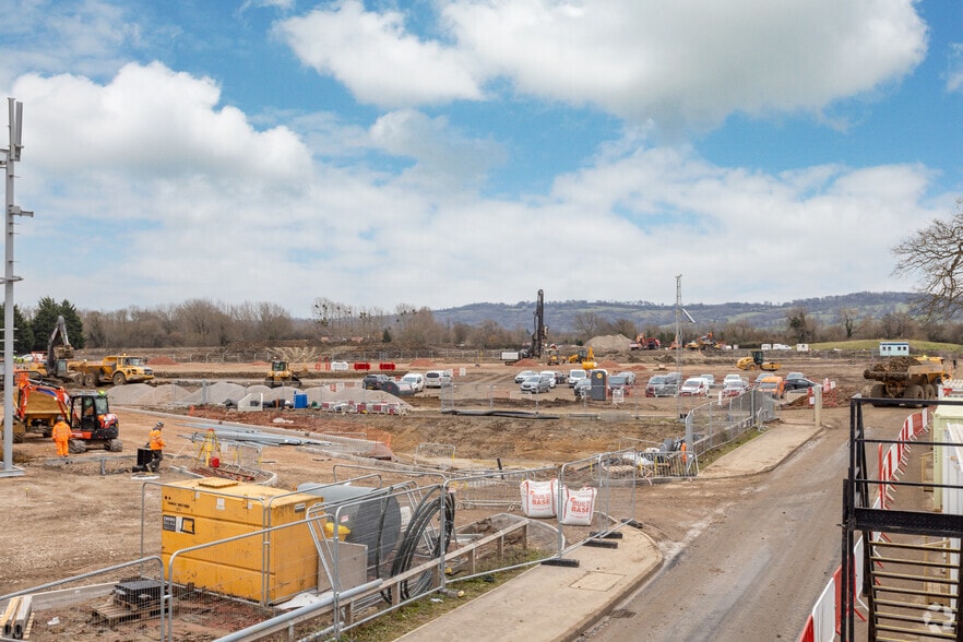 Stonehouse, Haresfield to rent - Building Photo - Image 1 of 3