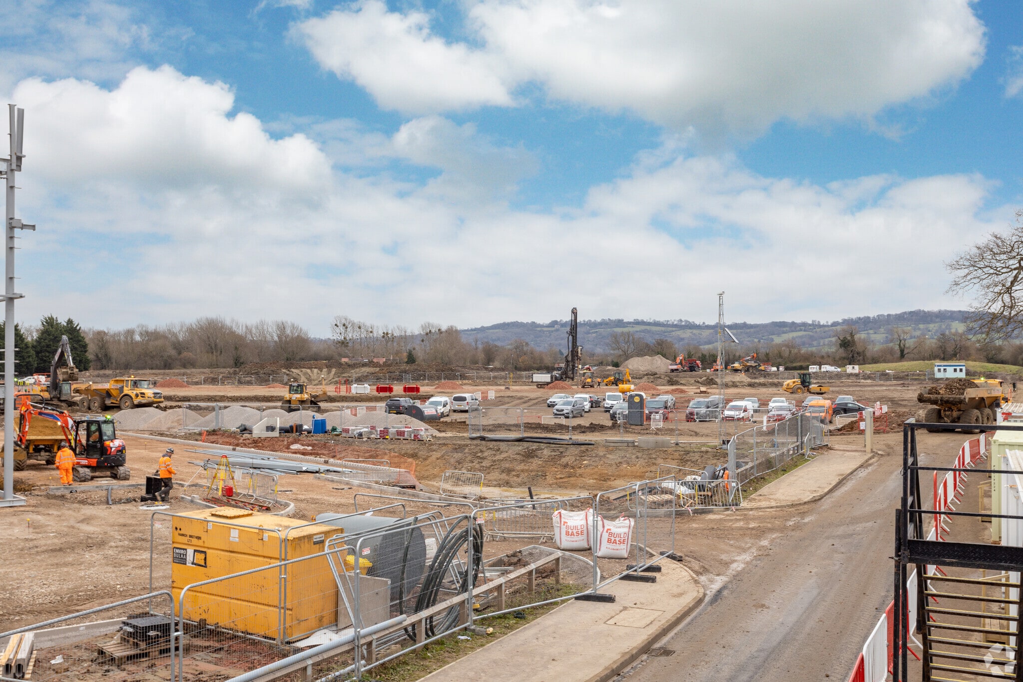 Stonehouse, Haresfield to rent Building Photo- Image 1 of 4