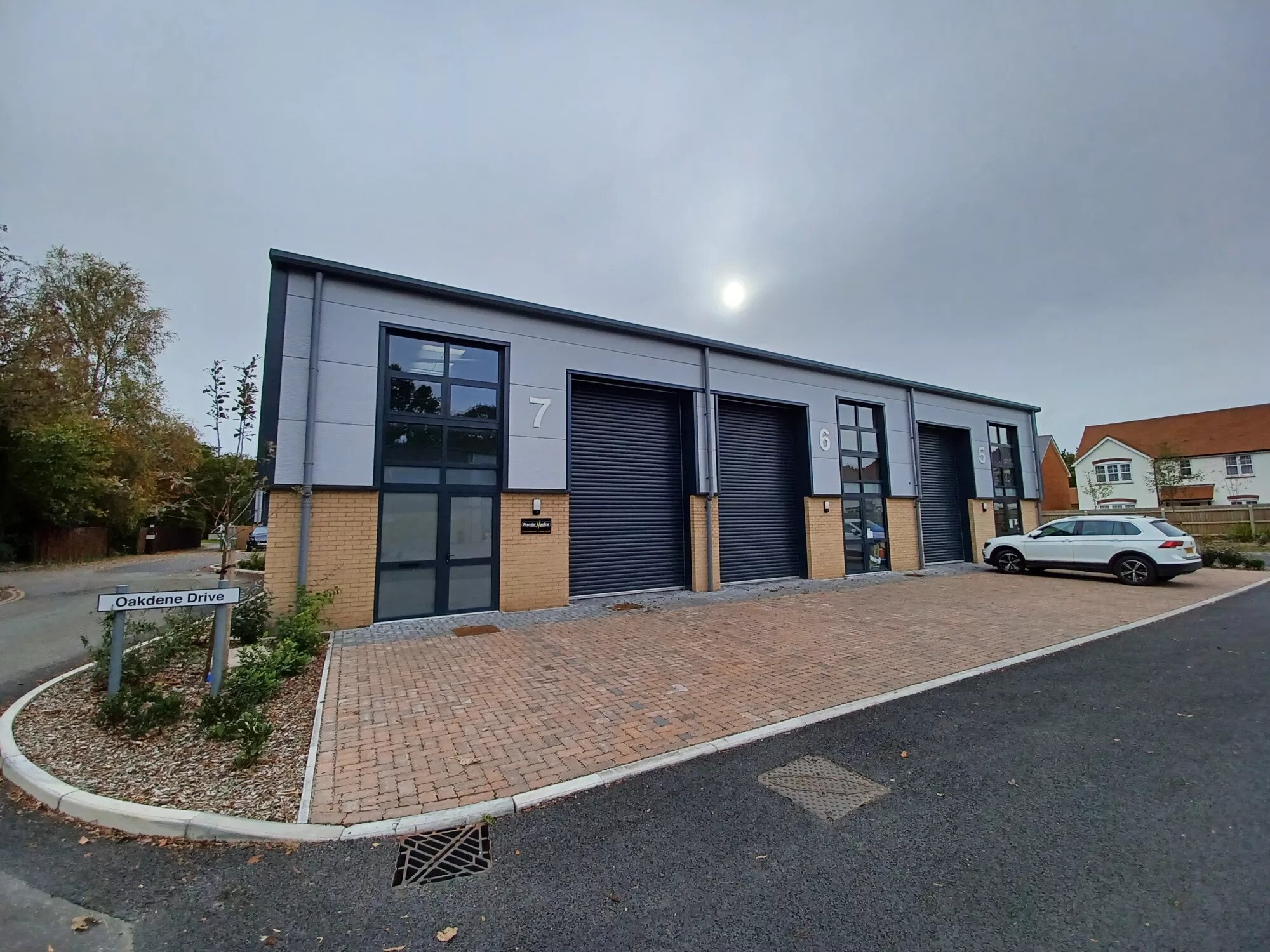 Oakdene Dr, Three Legged Cross to rent Primary Photo- Image 1 of 10