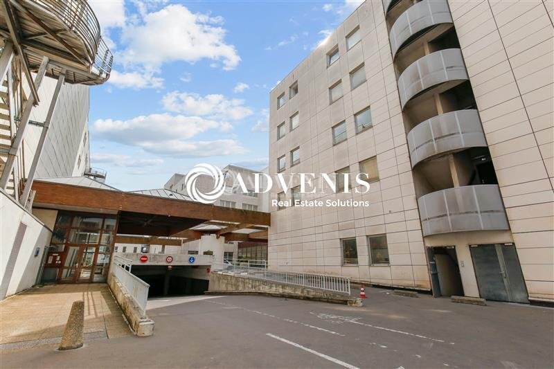 Office in Garges Les Gonesse to rent - Building Photo - Image 2 of 11