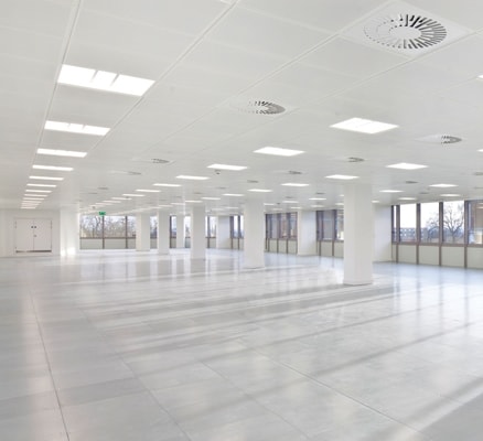 80 Hammersmith Rd, London to rent - Interior Photo - Image 3 of 4