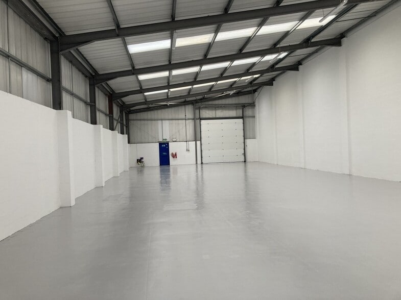 Hortonwood 7, Telford to rent - Interior Photo - Image 3 of 3