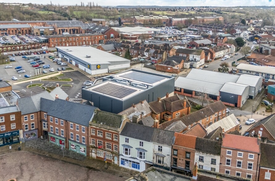 23-27 Market Pl, Gainsborough to rent - Building Photo - Image 2 of 2