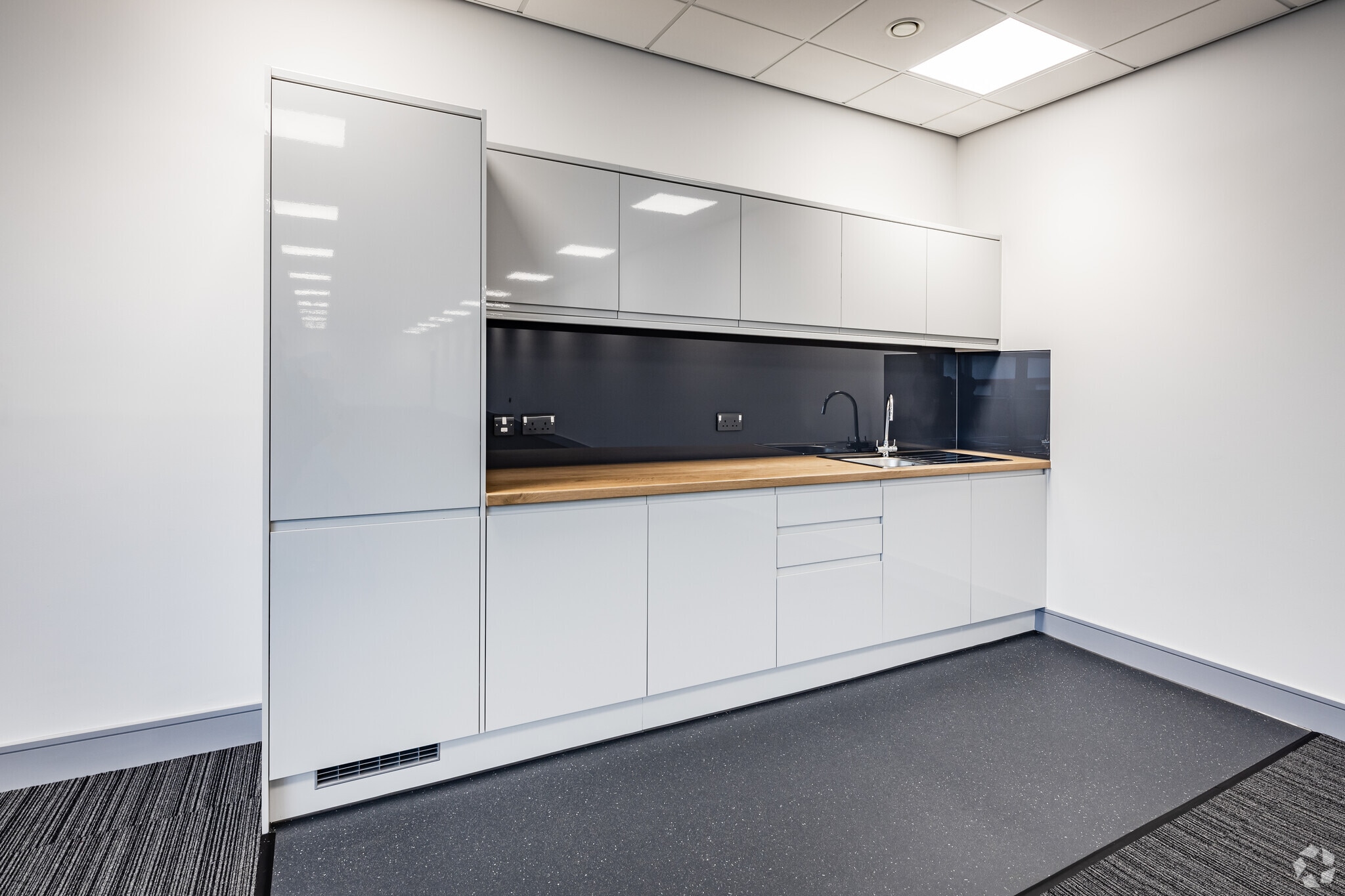 Greg St, Stockport to rent Interior Photo- Image 1 of 7