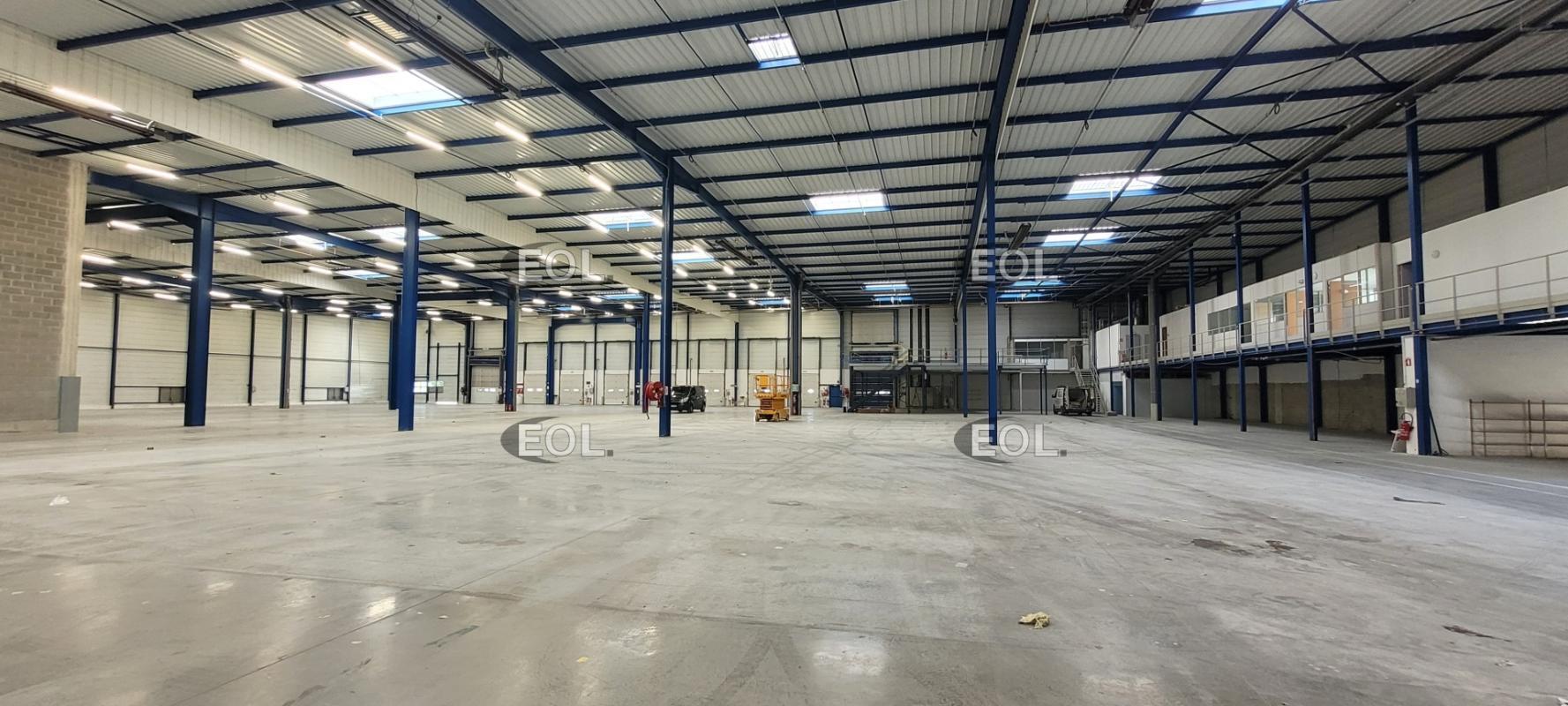 Industrial in Miribel to rent Building Photo- Image 1 of 7