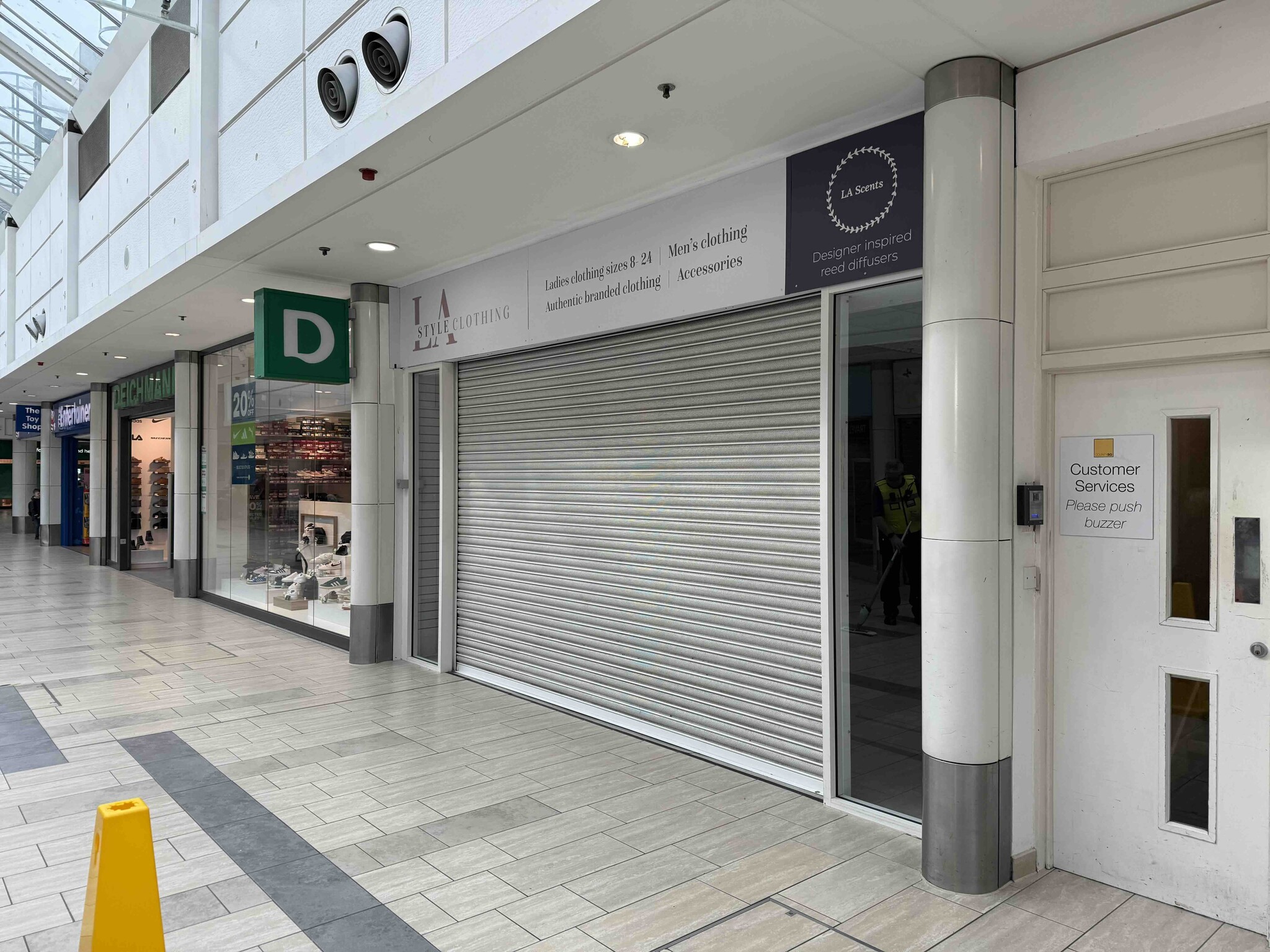 County Sq, Ashford to rent Building Photo- Image 1 of 1