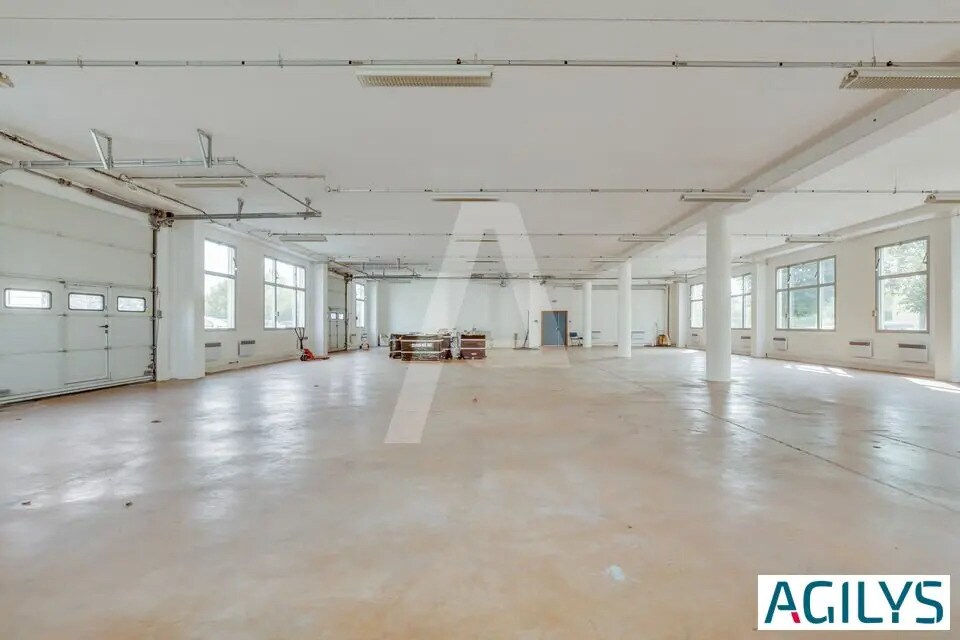 Light Industrial in Les Ulis to rent Interior Photo- Image 1 of 9