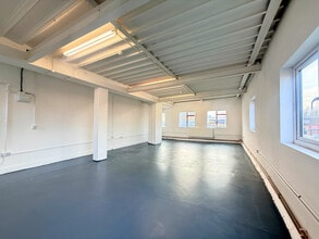 445 Wick Ln, London to rent Interior Photo- Image 2 of 4