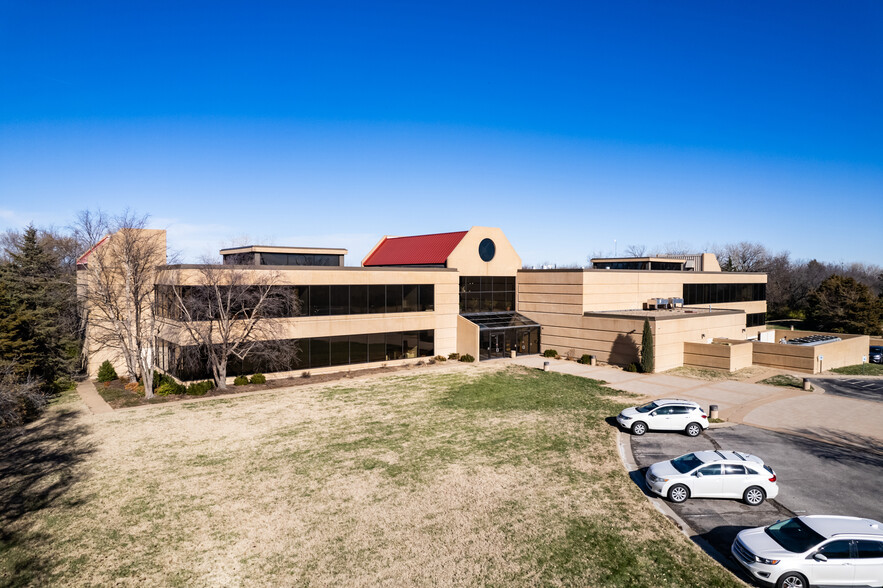 5000 E 29th St, Wichita, KS for rent - Building Photo - Image 1 of 53