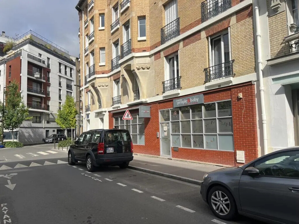 Location Commerce 128 m² - Photo 1