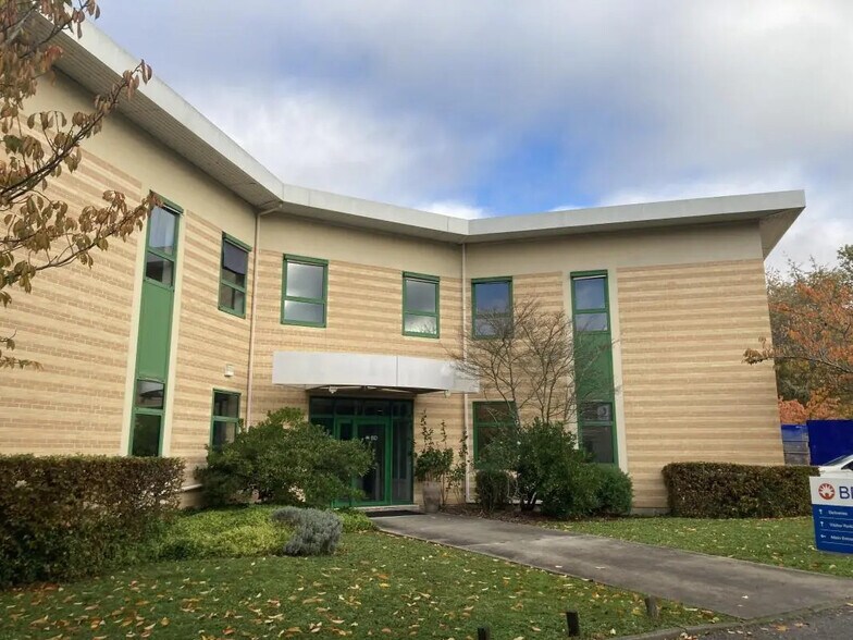 164-166 Avenue Joseph Kessel, Voisins-le-Bretonneux to rent - Building Photo - Image 1 of 14