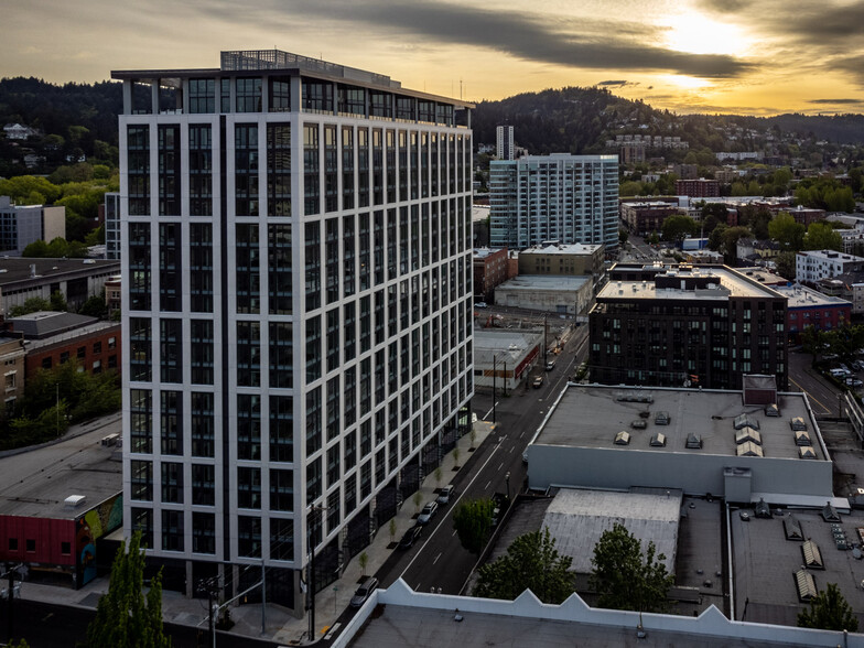 1516 SW Alder St, Portland, OR for rent - Building Photo - Image 1 of 40