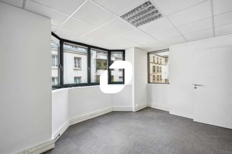 Office in Levallois-Perret to rent - Interior Photo - Image 2 of 15