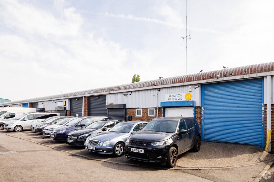 Betam Rd, Hayes to rent - Primary Photo - Image 1 of 3