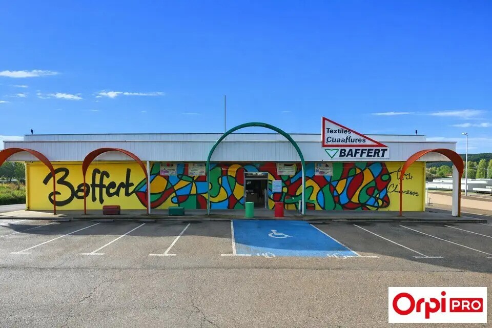 Retail in Ruy-Montceau for sale Building Photo- Image 1 of 7