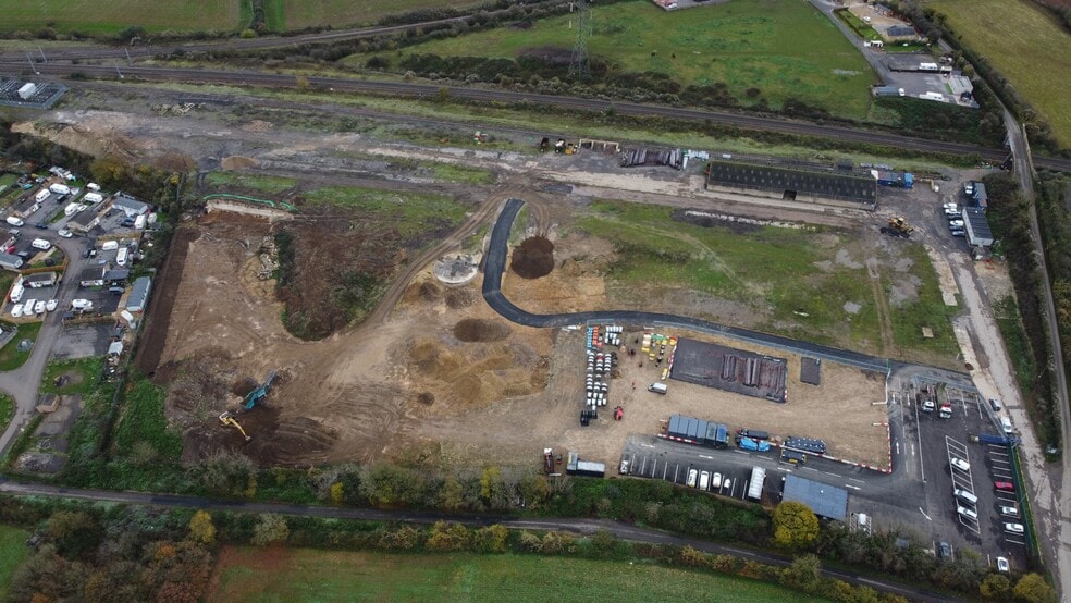 Easton Ln, Chippenham to rent - Building Photo - Image 2 of 4