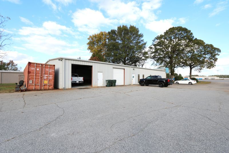 2412 S Highway 101, Greer, SC for rent - Building Photo - Image 1 of 11