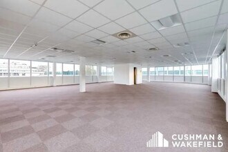 22 Quai Du President Carnot, Saint-Cloud to rent Building Photo- Image 2 of 4