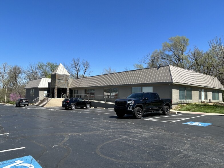 6950 W 56th St, Mission, KS for sale - Building Photo - Image 1 of 1