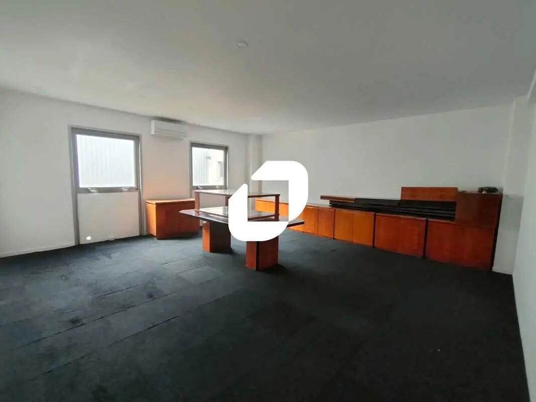 Office in Bezons to rent Interior Photo- Image 1 of 11