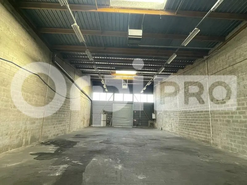 Industrial in Coignières to rent Interior Photo- Image 1 of 6