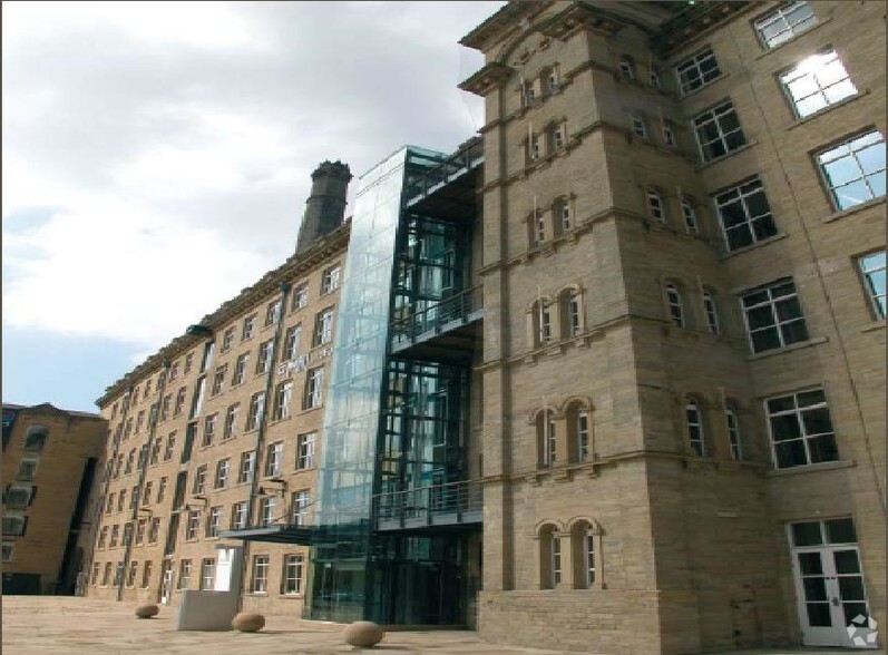 Dean Clough Mills, Halifax for rent - Primary Photo - Image 1 of 5