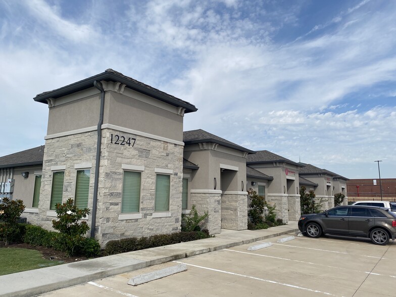 12243 Queenston Blvd, Houston, TX for rent - Building Photo - Image 3 of 14