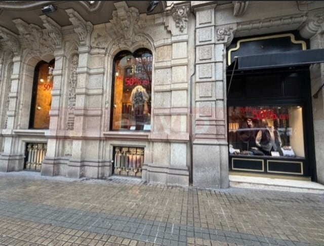 Retail in Barcelona, Barcelona to rent - Building Photo - Image 2 of 4