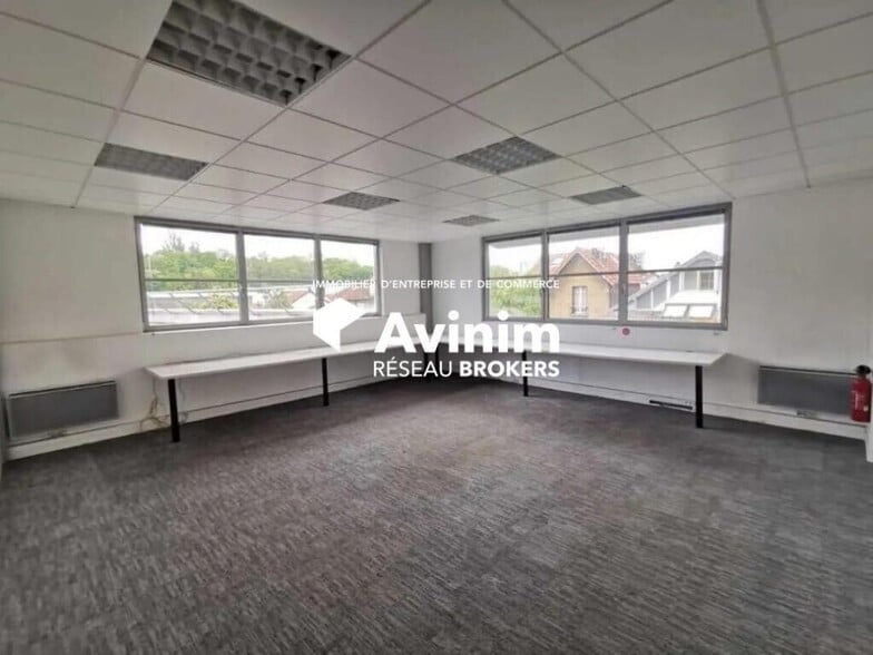 Office in Arcueil to rent - Interior Photo - Image 3 of 7