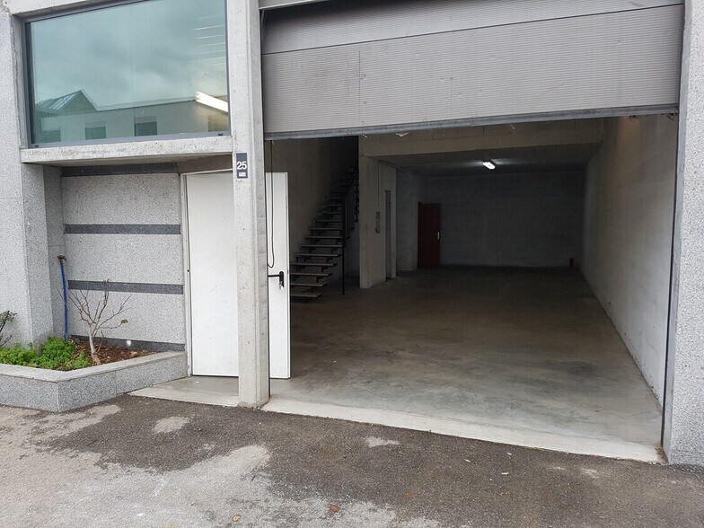 388 Avenue Charles De Gaulle, Vénissieux to rent - Building Photo - Image 2 of 3