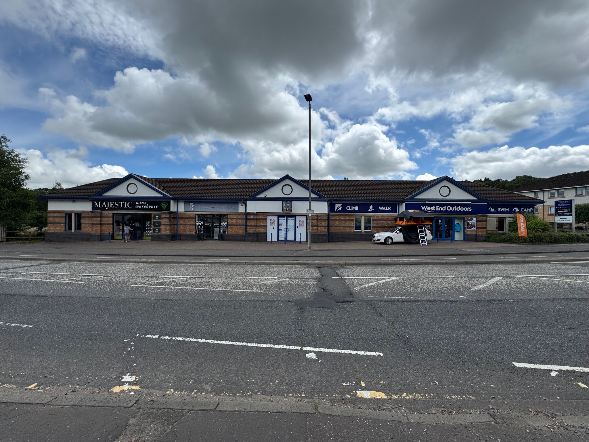 190 Milngavie Rd, Bearsden to rent Primary Photo- Image 1 of 10