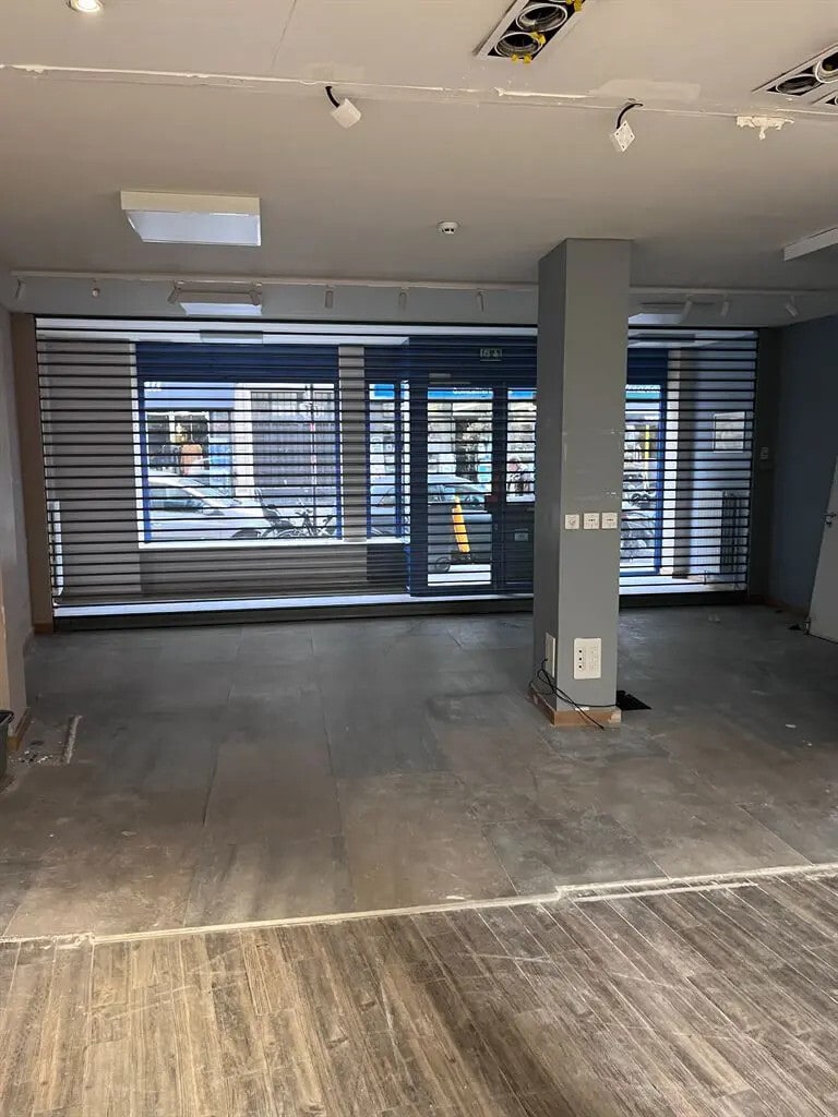 Location Commerce 484 m² - Photo 1
