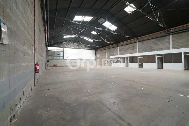 Light Industrial in Vénissieux to rent - Interior Photo - Image 3 of 8