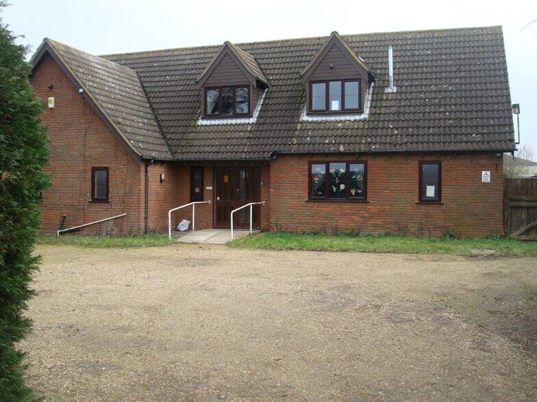 148 Cotton End Rd, Wilstead for sale - Building Photo - Image 1 of 1