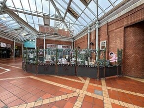 Shopping Centre, Bridgwater to rent Interior Photo- Image 2 of 3