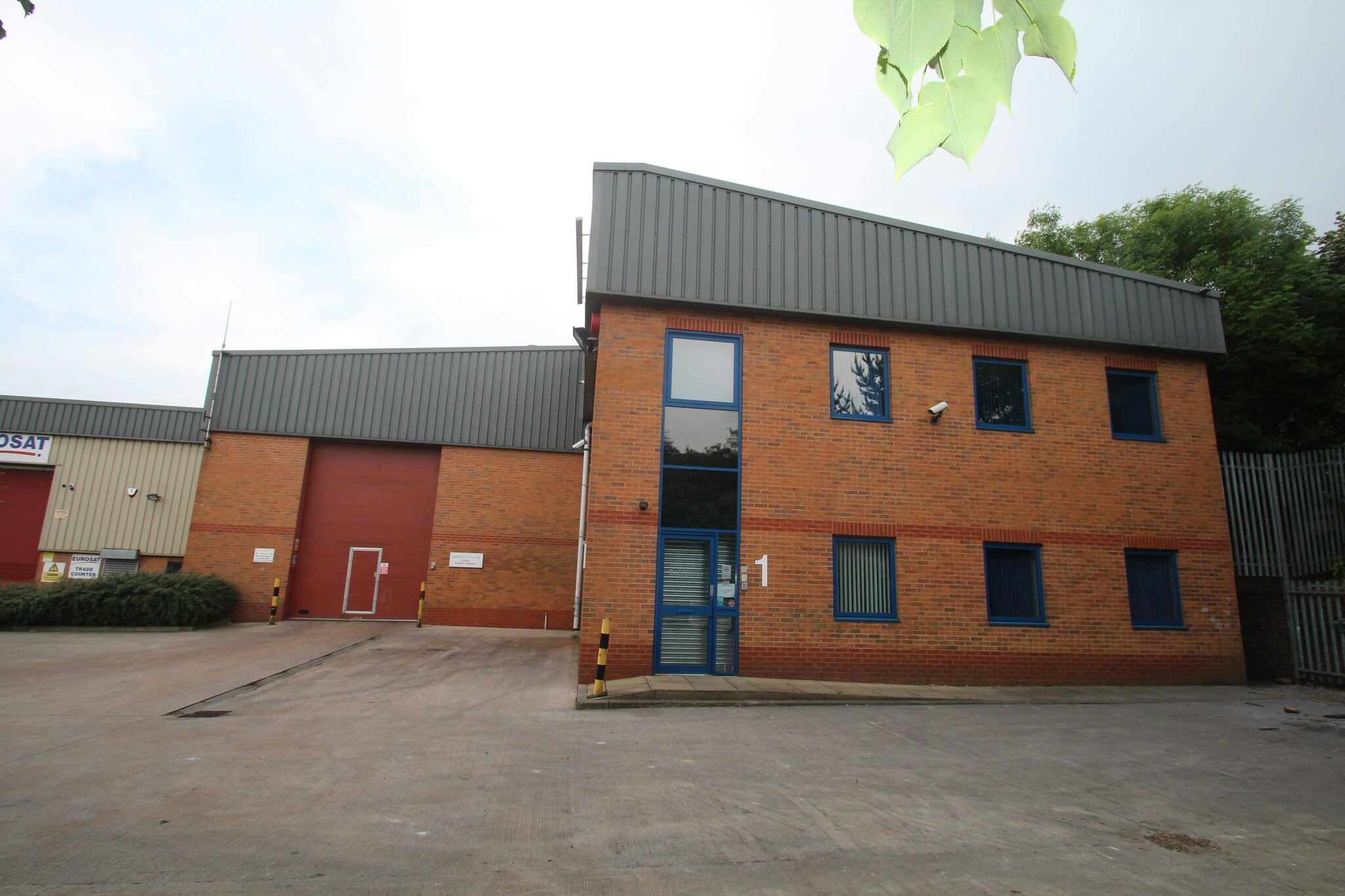 Dark Ln, Birstall to rent Building Photo- Image 1 of 2