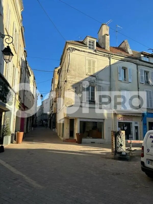 Retail in Mareuil-lès-Meaux to rent Building Photo- Image 1 of 2